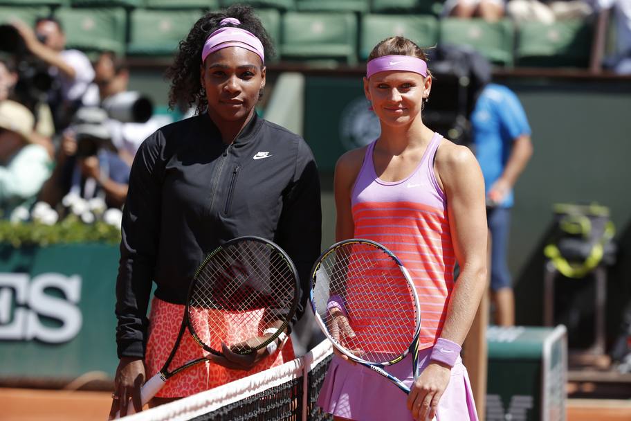 Foto di rito posata per la finale femminile 2015 del Roland Garros (Ap)